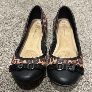 Time and Tru Brown and Black Flats with Bow Detail